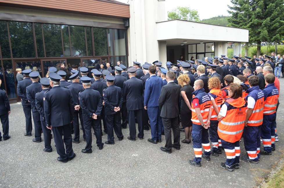 Rodina, hasiči a kamarádi motorkáři se naposledy rozloučili s Michalem, který byl zavražděn v Albánii