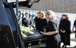 Pohřeb Aloise Švehlíka: Dcera Andrea a vnučka Pohřeb Aloise Švehlíka: Dcera Andrea a vnučka