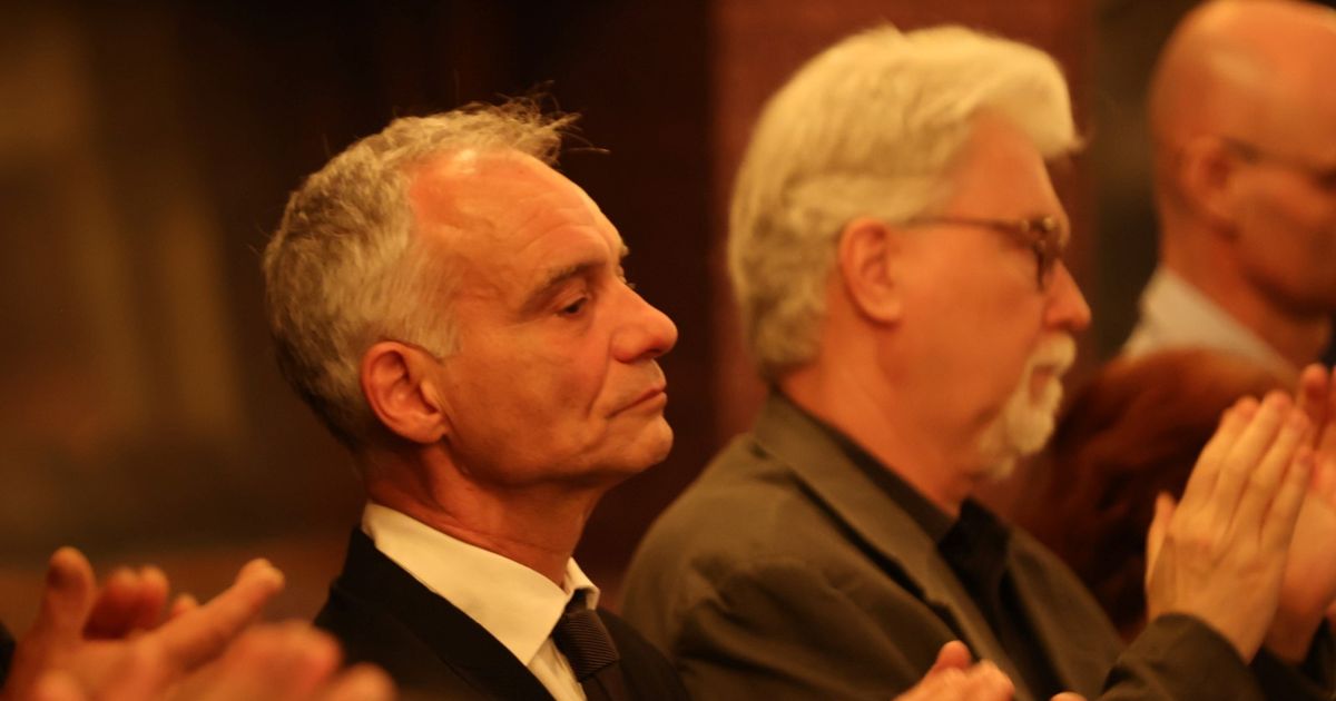 Thomas Aloise GALERIE: PŘÍMÝ PŘENOS: Pohřeb Aloise Švehlíka (†85) na jevišti ...