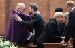 Pohřeb Aloise Švehlíka: syn David Švehlík Pohřeb Aloise Švehlíka: syn David Švehlík
