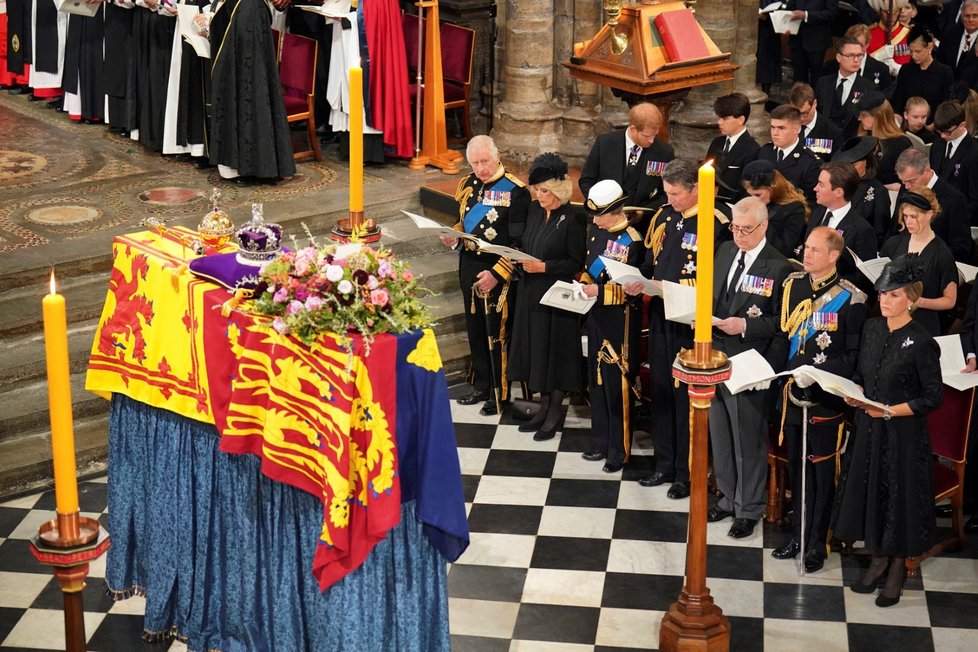 Pohřeb královny Alžběty II. : Již ve Westminsterském opatství