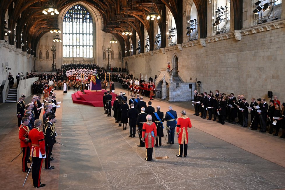 Rakev bude ve Westminsteru čtyři dny.