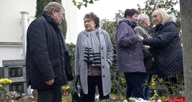 Jiřina Bohdalová se naposledy rozloučila s kamarádem Jaromírem Novotným.