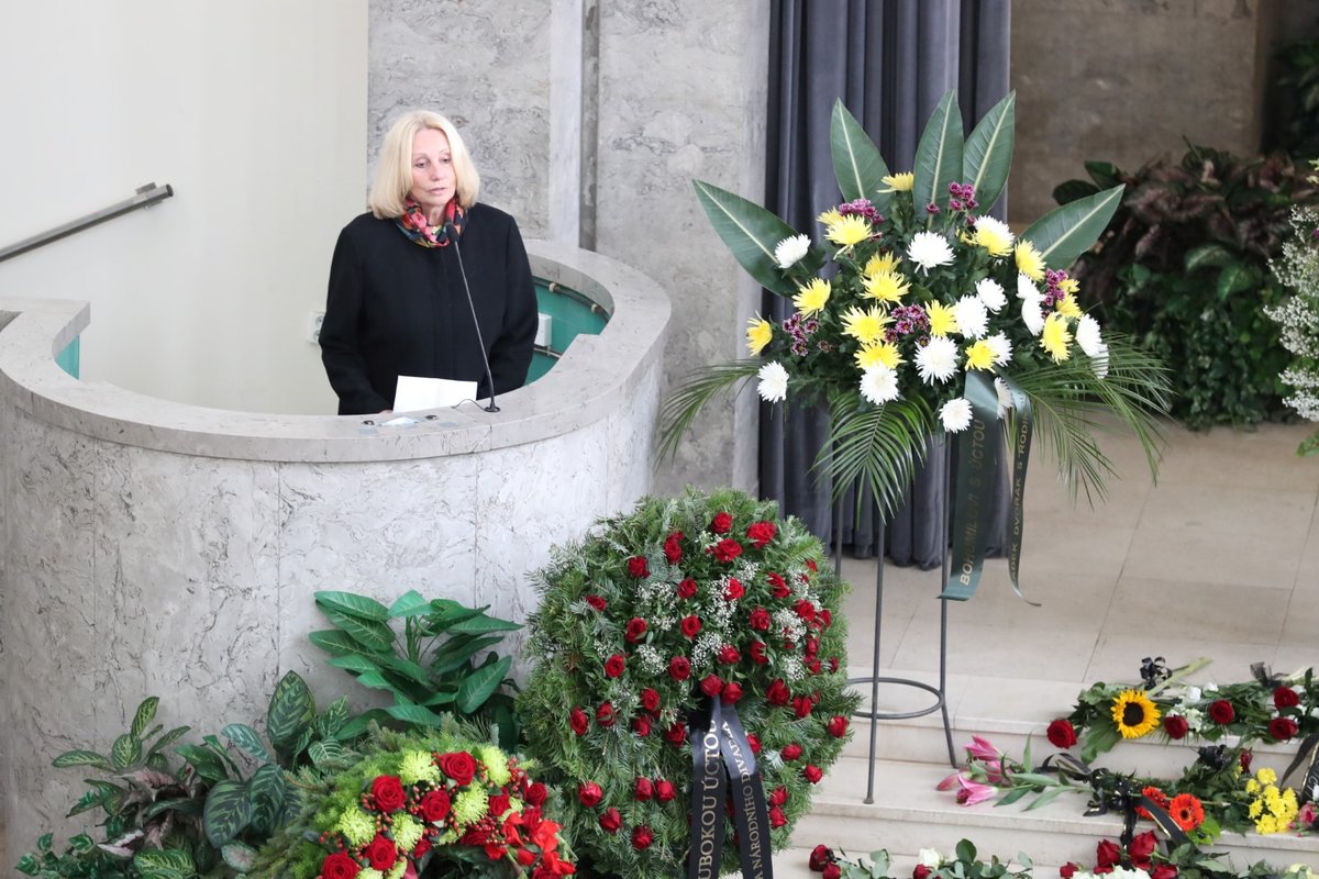 Olga Sommerová na pohřbu Bohumila Kulínského