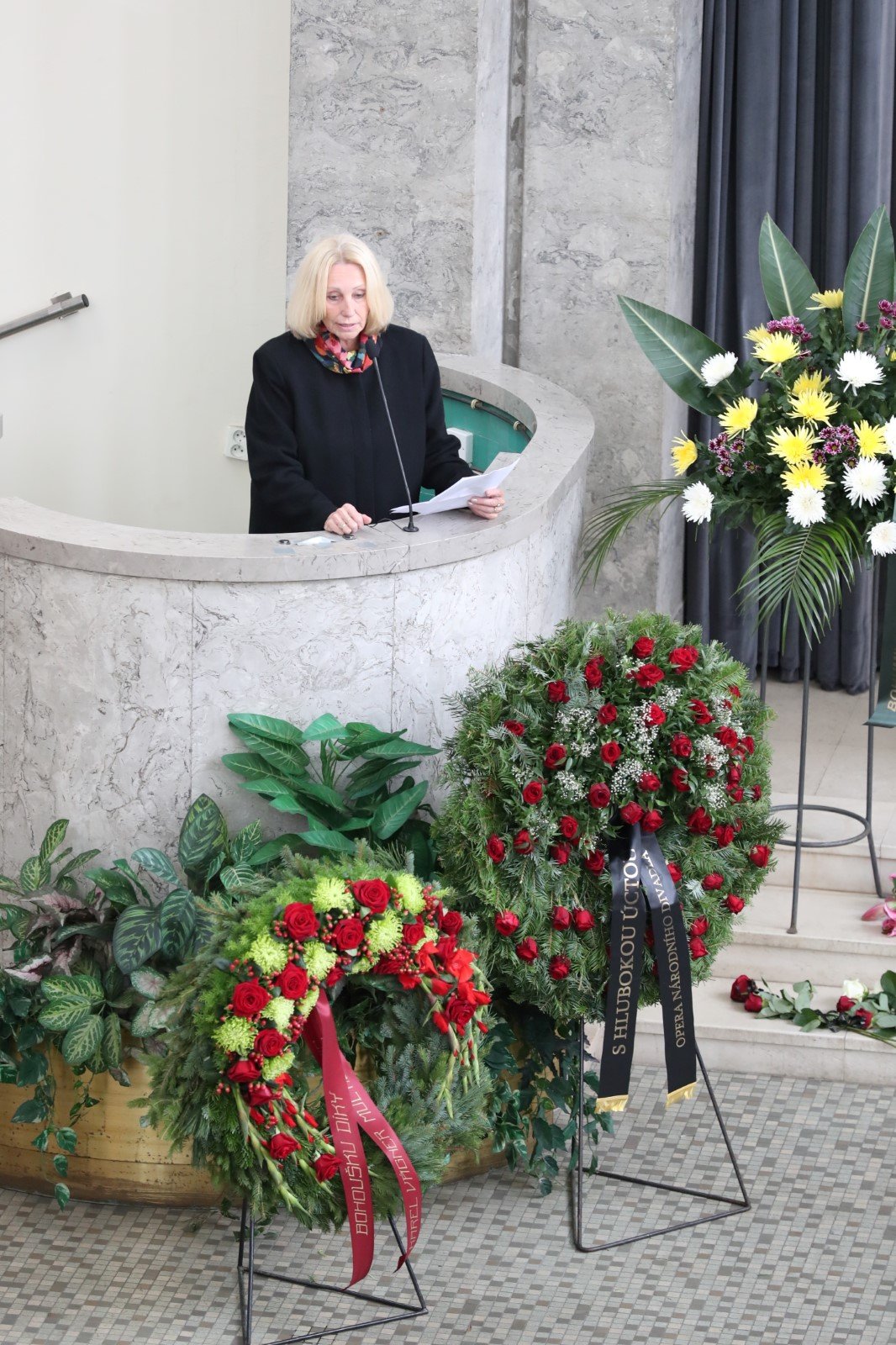 Olga Sommerová na pohřbu Bohumila Kulínského