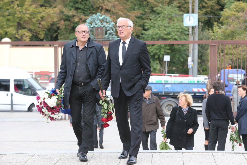 Pohřeb Bohumila Kulínského: Ilja Šmíd (vpravo)