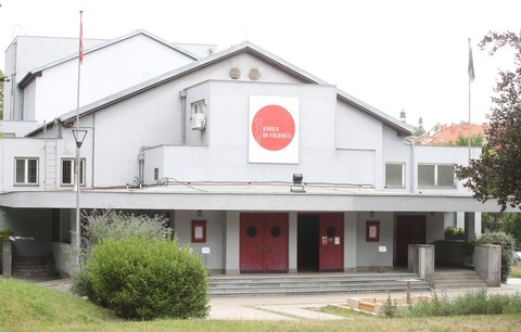 Na Fidlovačce zářil Ferenc Futurista nebo Jára Kohout. Jeden čas z divadla udělali skladiště