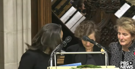 Pohřeb Madeleine Albrightové: Dcera Alice neudržela při smuteční řeči pláč (27.4.2022)