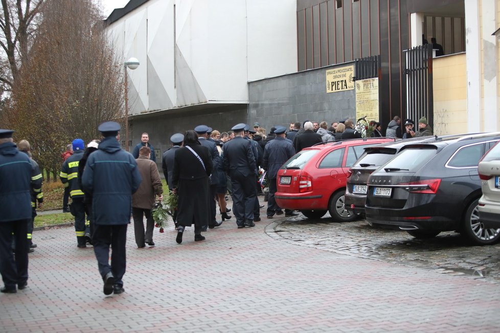 Poslední rozloučení s hasičem Honzou. Zemřel při hašení domu.