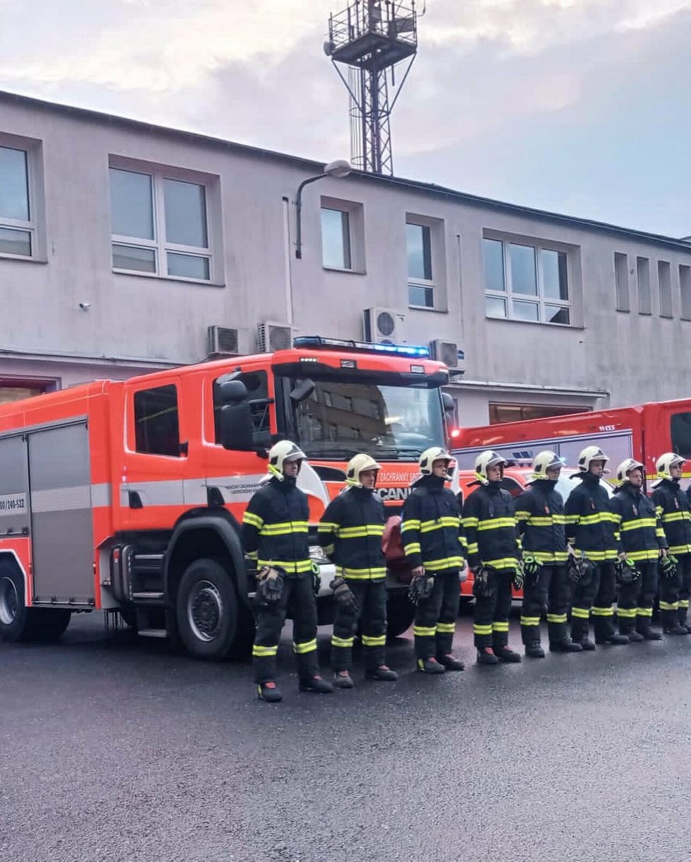 Minutu ticha za Honzu drželi i hasiči z jeho Libereckého kraje.