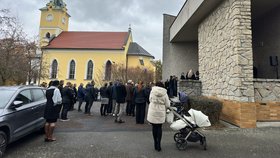 Blízcí se rozloučili se zavražděnou družinářkou Eliškou.