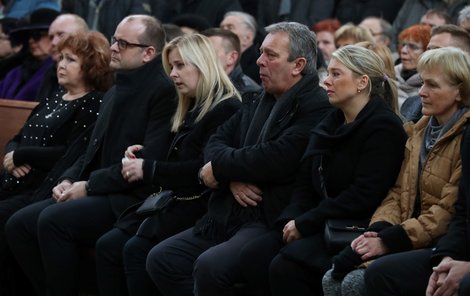 Pohřeb Evy Kocmanové: Naďa Konvalinková a Roman Štabrňák