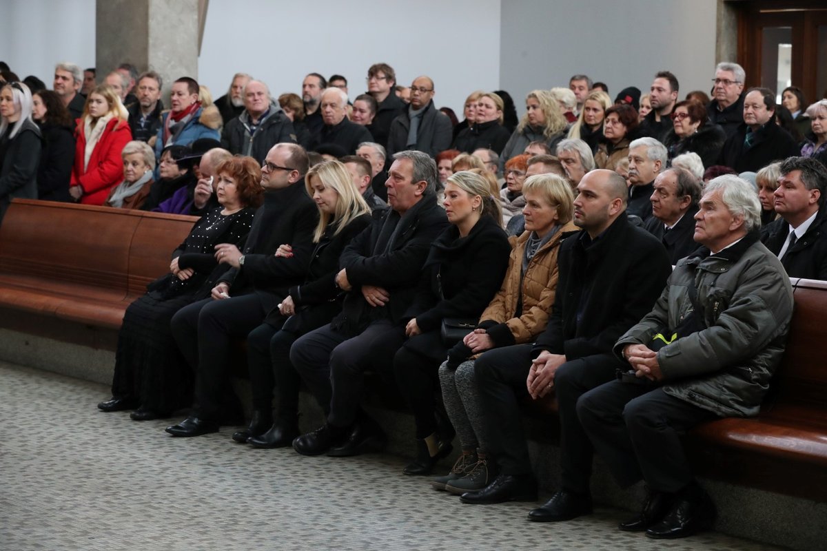 Pohřeb Evy Kocmanové: Naďa Konvalinková a Roman Štabrňák