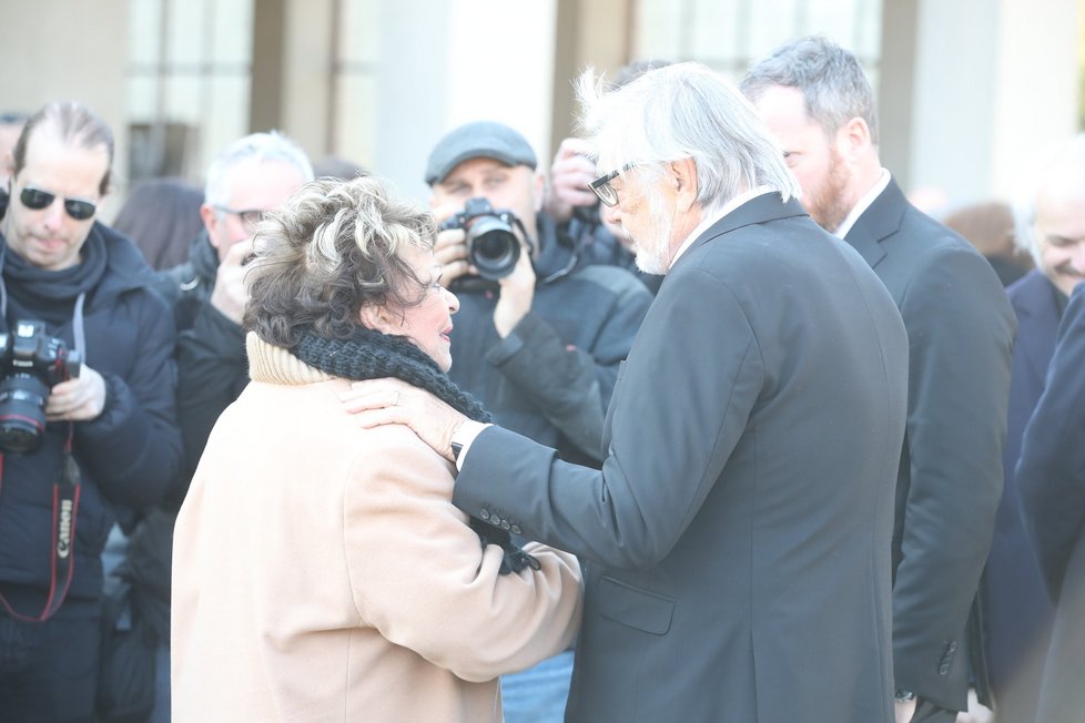 Pohřeb Evy Zaoralové - Jiří Bartoška s Jiřinou Bohdalovou