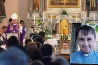Pohřeb faráře, kterého zabil blesk: Byl jsi jednička, řekl biskup