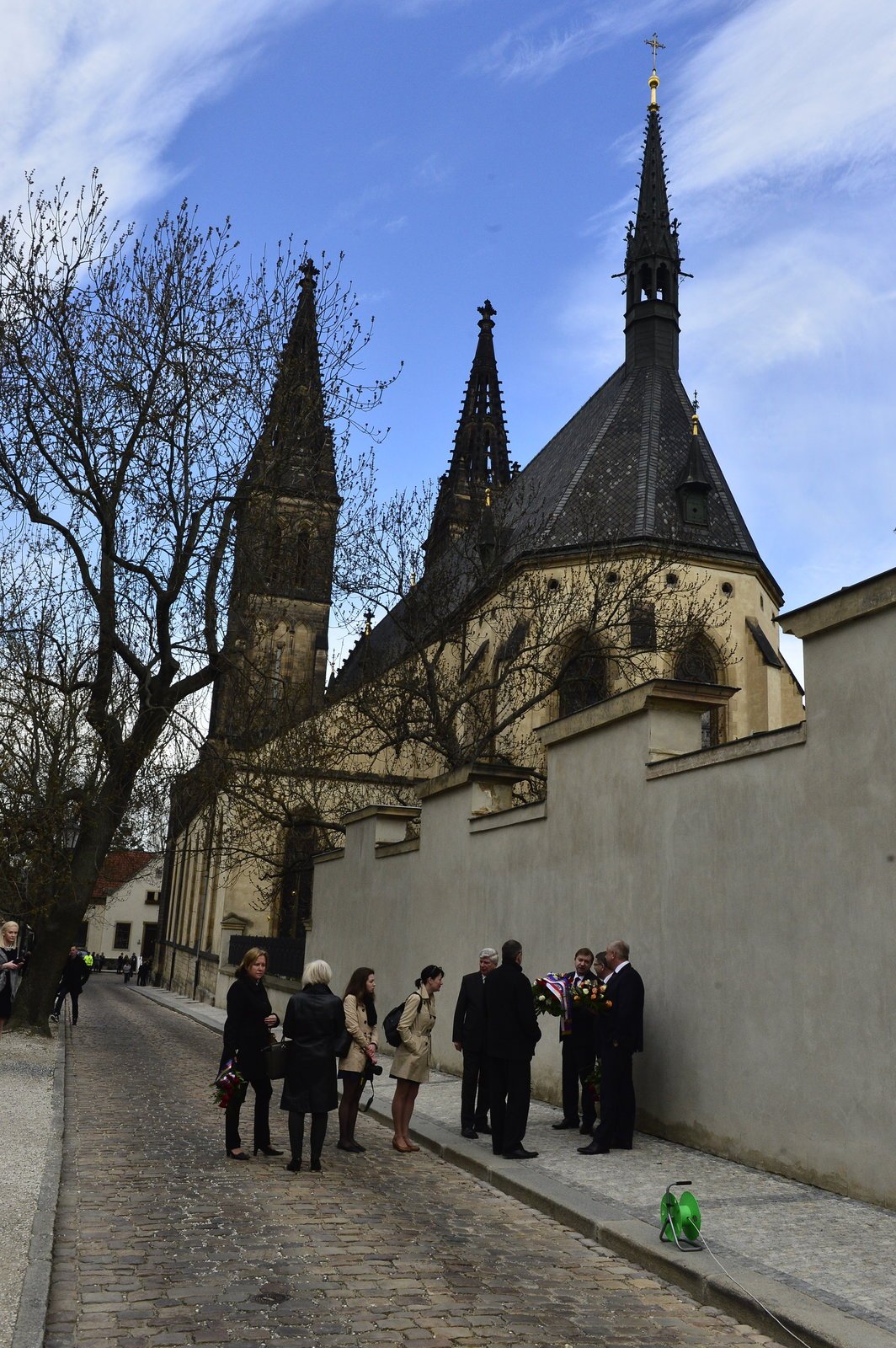 Vyšehrad se začíná plnit smutečními hosty.