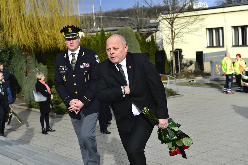 Poslední rozloučení s Janem Odermattem. Ve Strašnicích se sešla zdrcená rodina i kolegové.