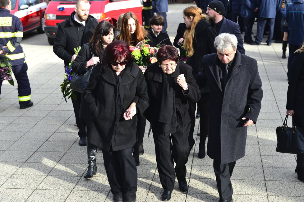 Poslední rozloučení s Janem Odermattem. Ve Strašnicích se sešla zdrcená rodina i kolegové.