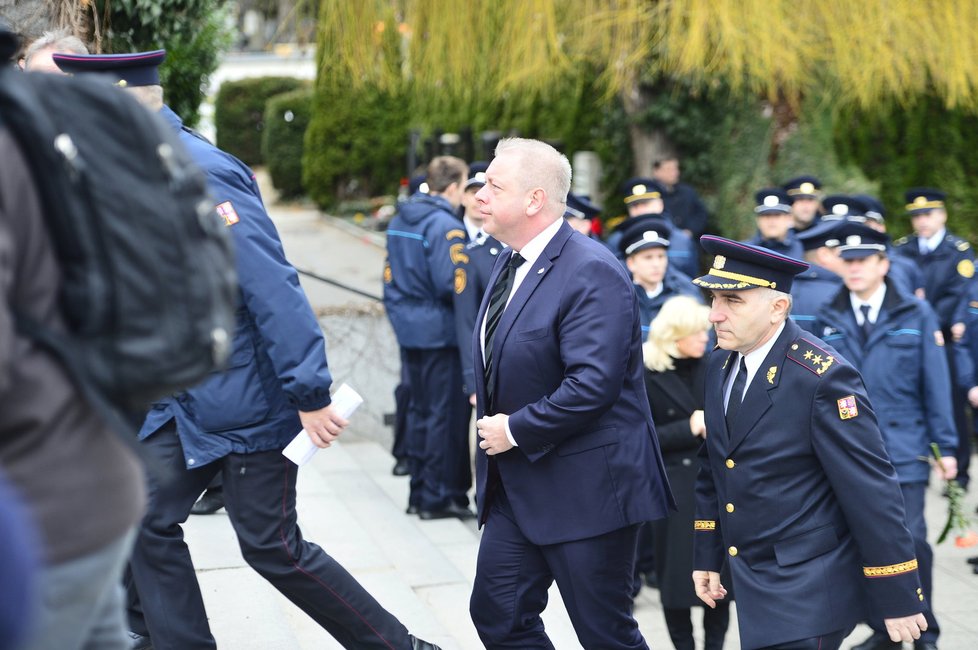 Na pohřeb dorazil i ministr vnitra Milan Chovanec (ČSSD).