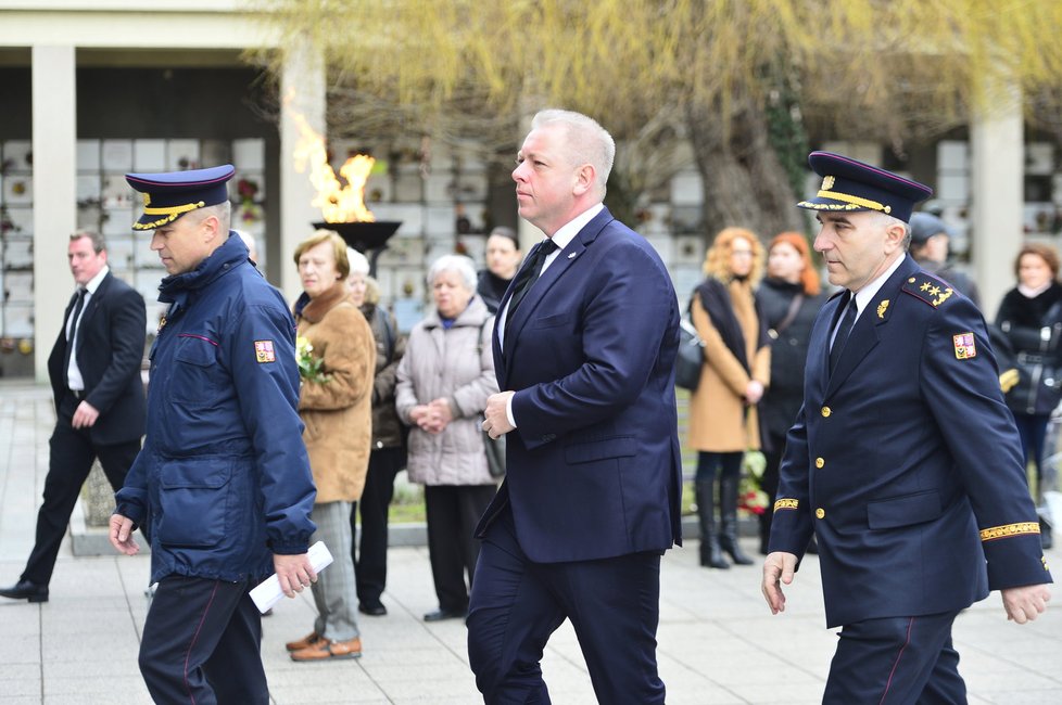 Na pohřeb dorazil i ministr vnitra Milan Chovanec (ČSSD).