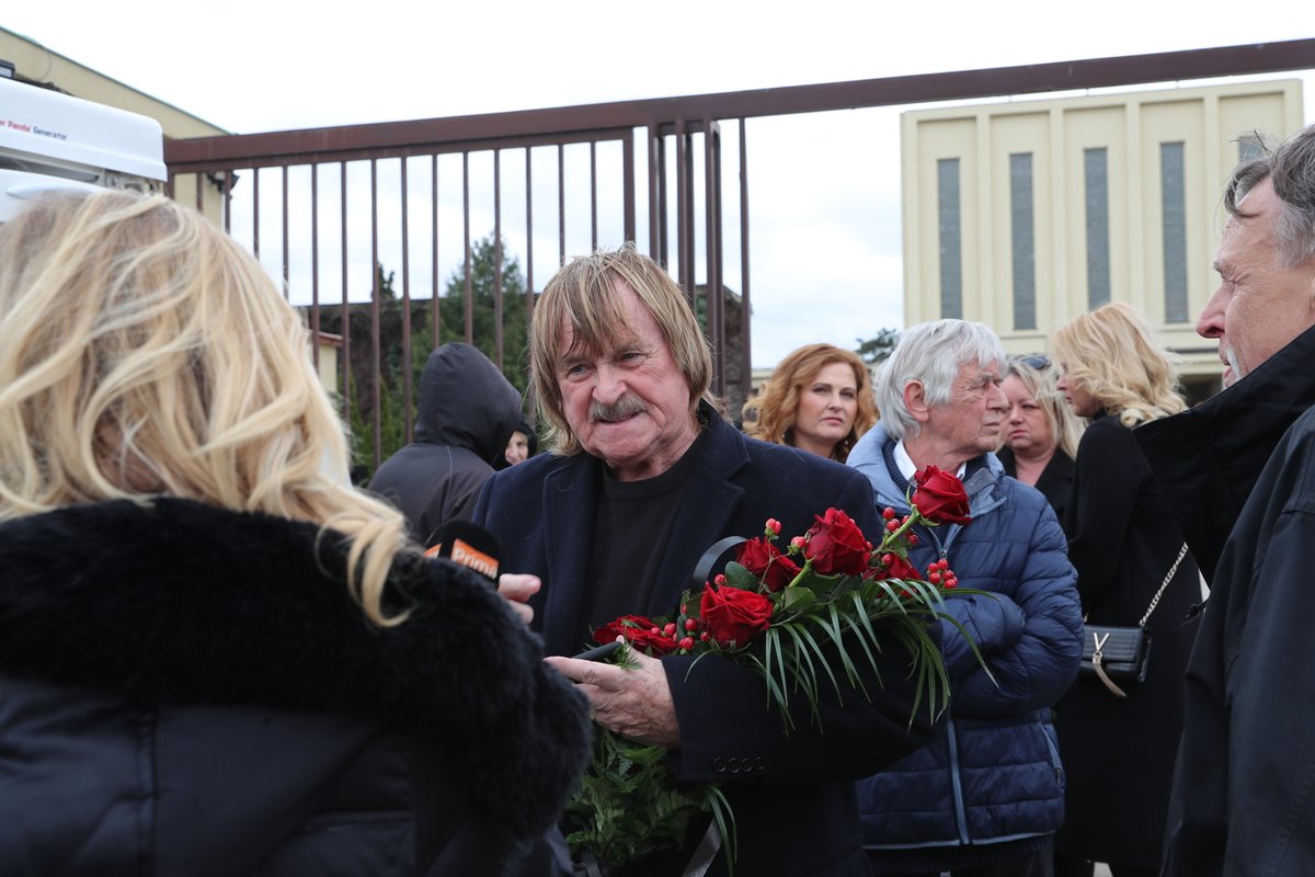 Pohřeb Honzy Vyčítala (†77) v pražských Strašnicích.