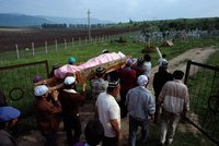 Málem ho pohřbili za živa! Probral se v rakvi těsně před pohřbem