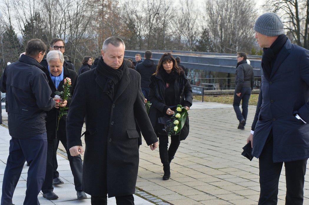 Smuteční hosté se sešli v pohřební síni v Brně na posledním rozloučení s tenistkou Janou Novotnou.