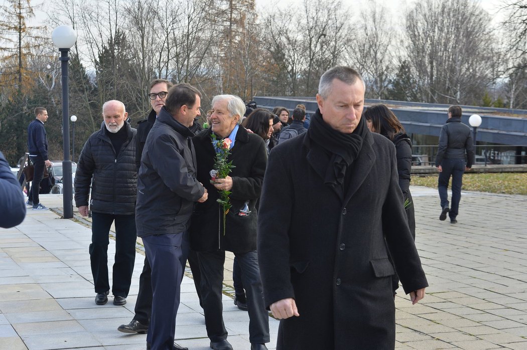 Smuteční hosté se sešli v pohřební síni v Brně na posledním rozloučení s tenistkou Janou Novotnou.