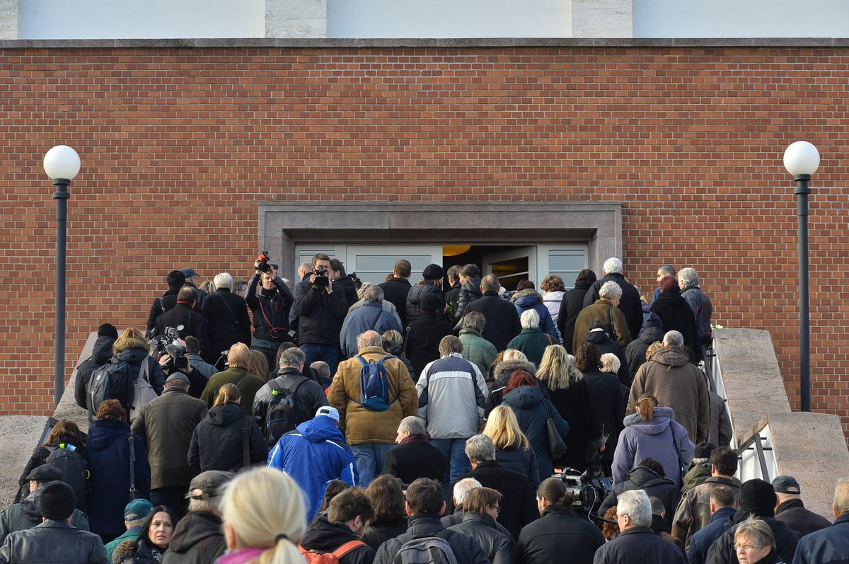 Mnoho lidí se přišlo naposled rozloučit s tenistkou Janou Novotnou.