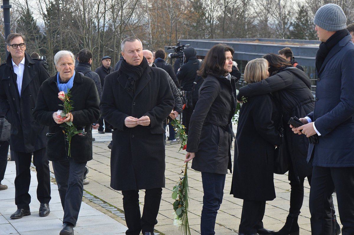 Smuteční hosté se sešli v pohřební síni v Brně na posledním rozloučení s tenistkou Janou Novotnou.