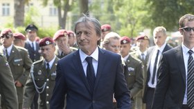 Na pohřeb přišel ministr obrany Martin Stropnický