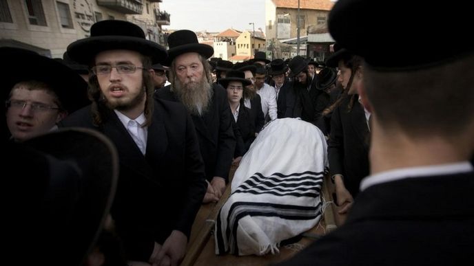 Pohřeb jednoho z Izraelců zabitých při útoku na autobus