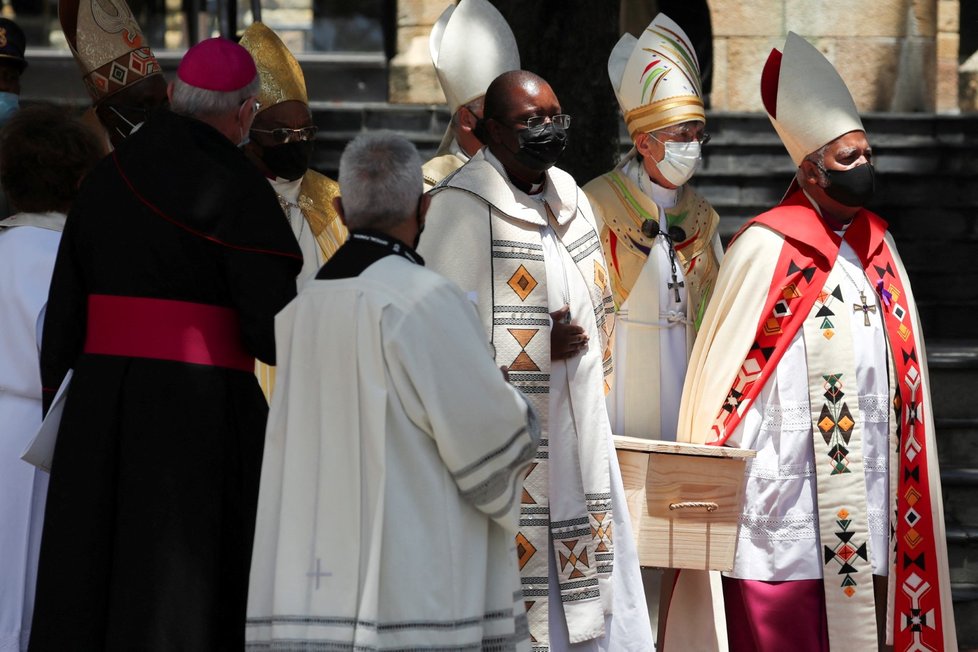 Katedrála sv. Jiří, Kapské město: JAR pohřbila Desmonda Tutua.