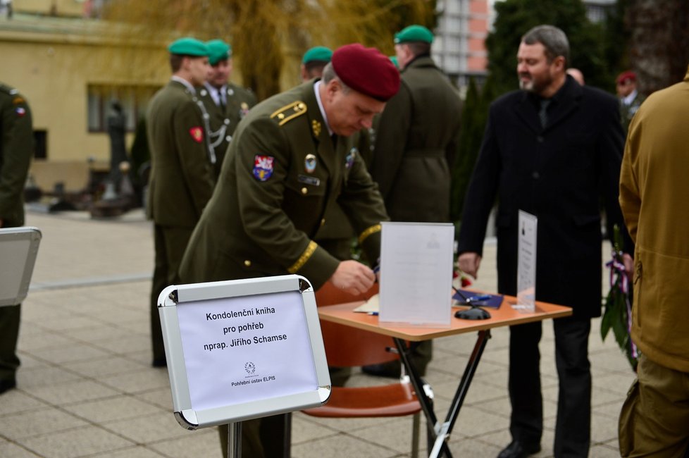 Pohřeb Jiřího Schamse.