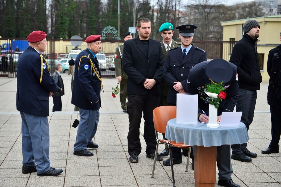 Pohřeb Jiřího Schamse.