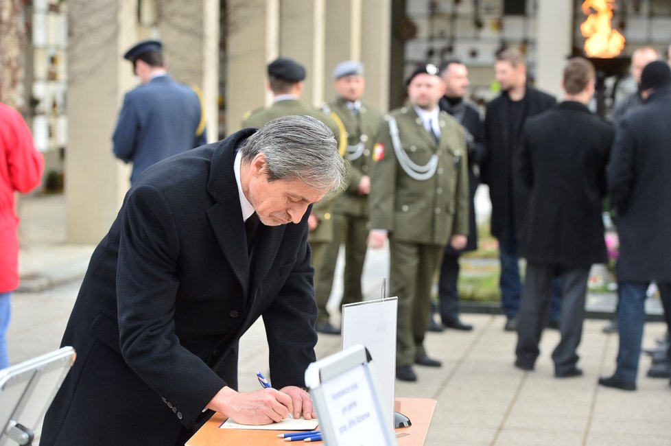 Pohřeb Jiřího Schamse.