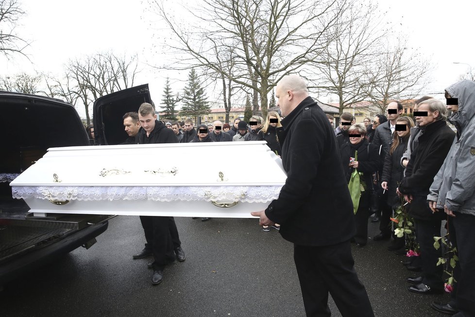 Poslední rozloučení s tátou a synem, kteří zemřeli při požáru v Jirkově