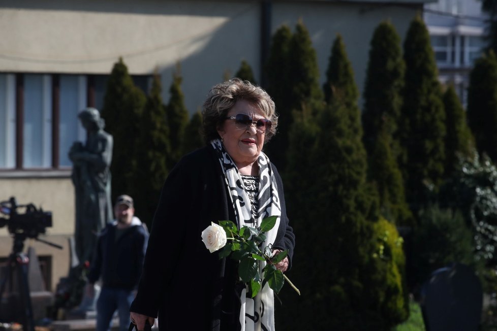 Pohřeb Josefa Aloise Náhlovského: Jiřina Bohdalová