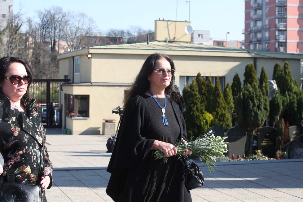 Pohřeb Josefa Aloise Náhlovského: Adriana Sobotová