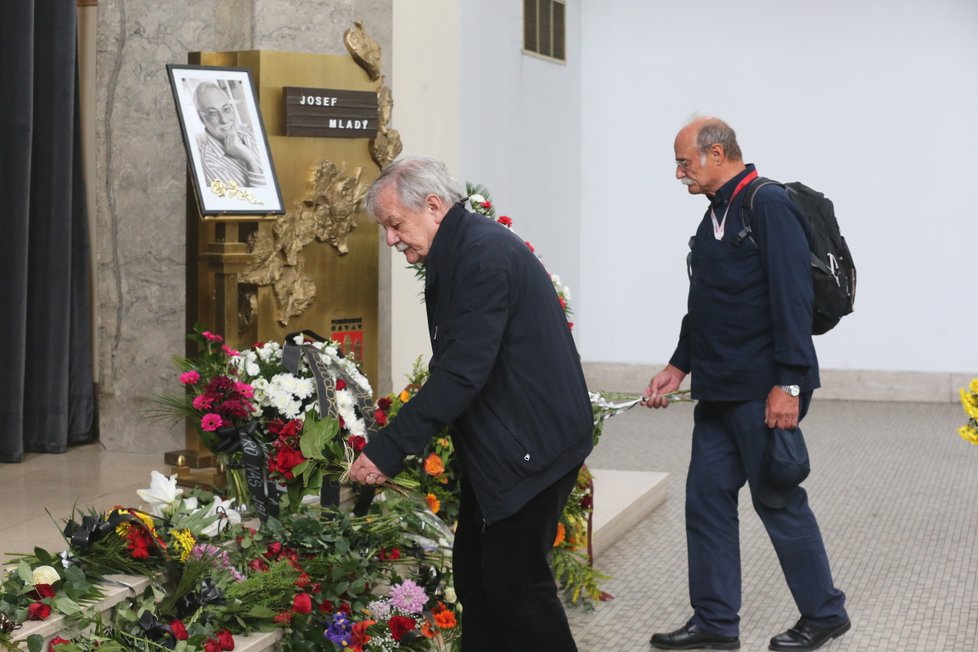 Karel Šíp a Pavel Nový na pohřbu Josefa Mladého