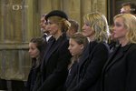 Rodina Karla Gotta během zádušní mše v katedrále sv. Víta