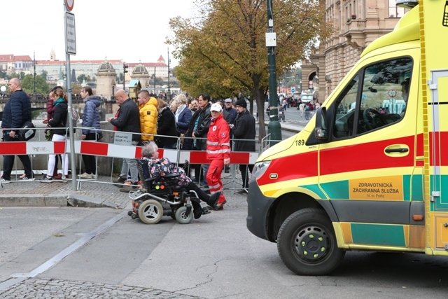 Poslední rozloučení s Karlem Gottem na Žofíně.