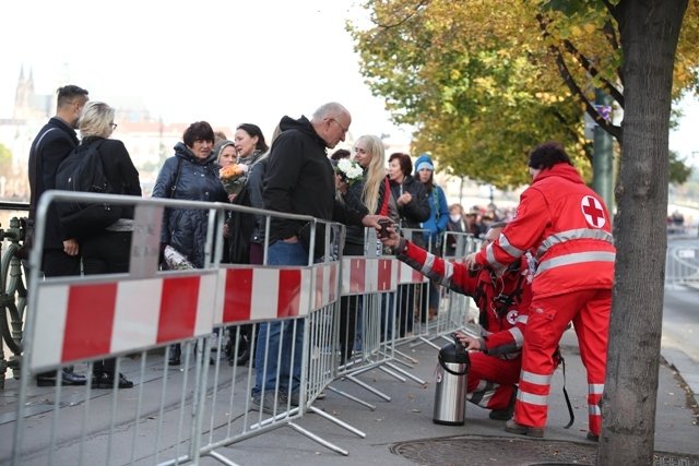 Poslední rozloučení s Karlem Gottem na Žofíně.