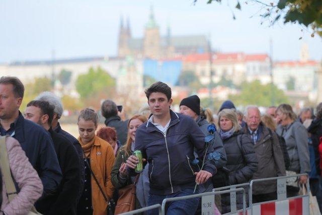 Poslední rozloučení s Karlem Gottem na Žofíně.