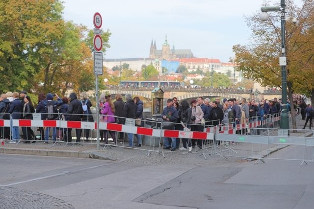 Poslední rozloučení s Karlem Gottem na Žofíně.