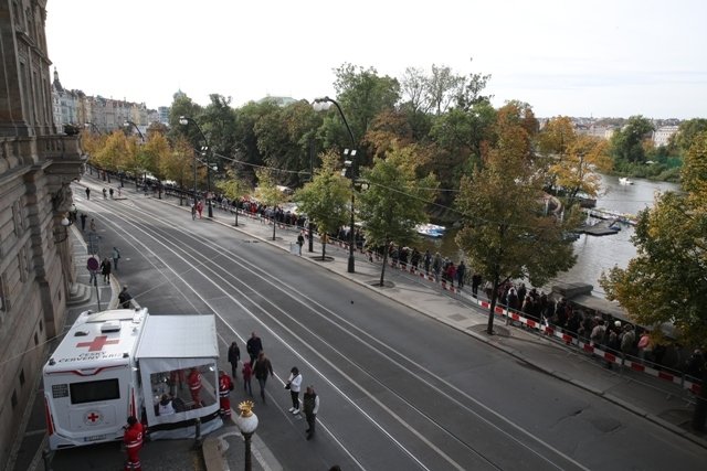 Poslední rozloučení s Karlem Gottem na Žofíně.