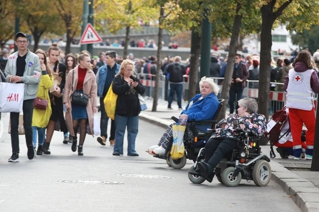 Poslední rozloučení s Karlem Gottem na Žofíně.