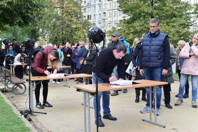 Poslední rozloučení s Karlem Gottem na Žofíně.