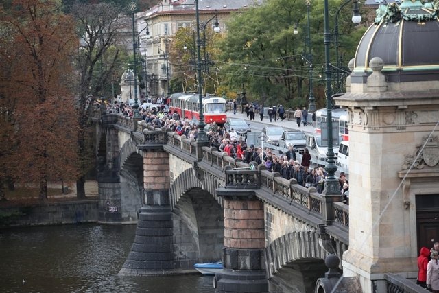 Poslední rozloučení s Karlem Gottem na Žofíně.