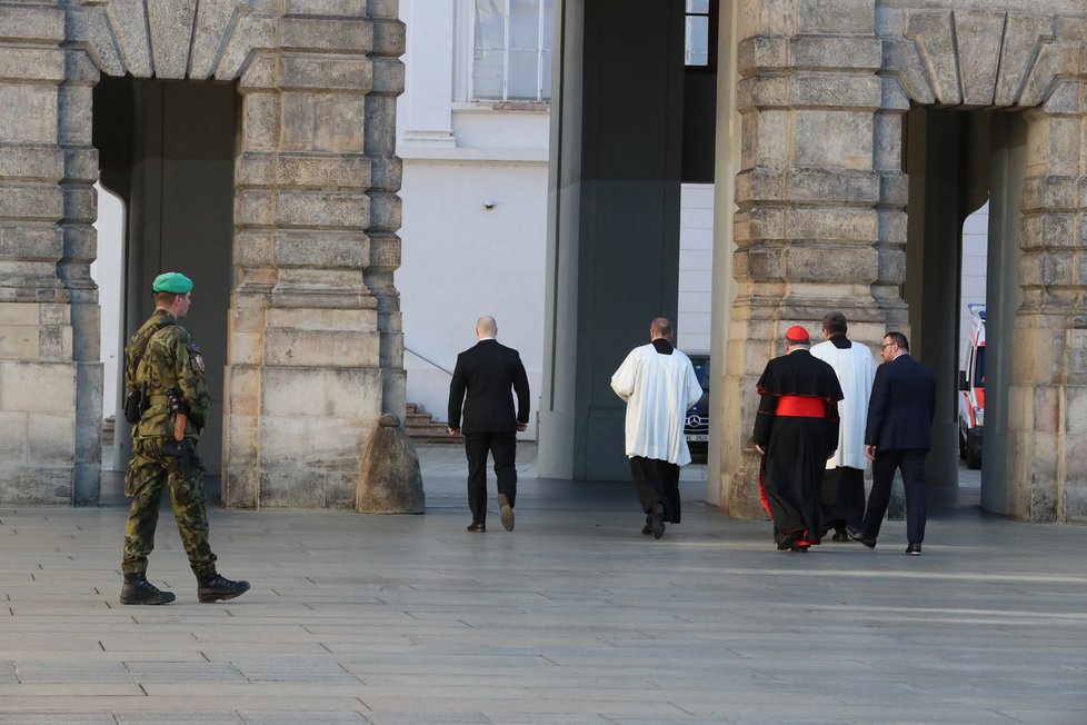 Kardinál Dominik Duka bude zádušní mši za Karla Gotta sloužit.